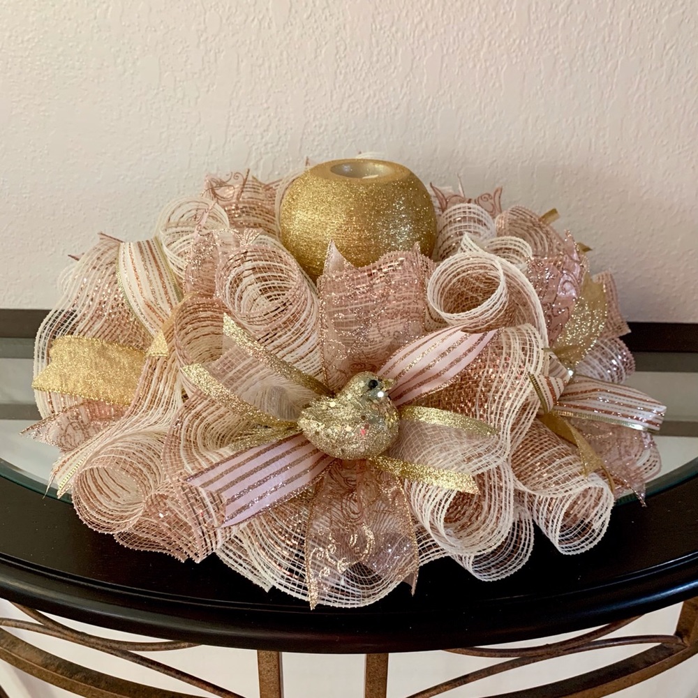 Deco mesh Christmas centerpiece, pink & gold birds